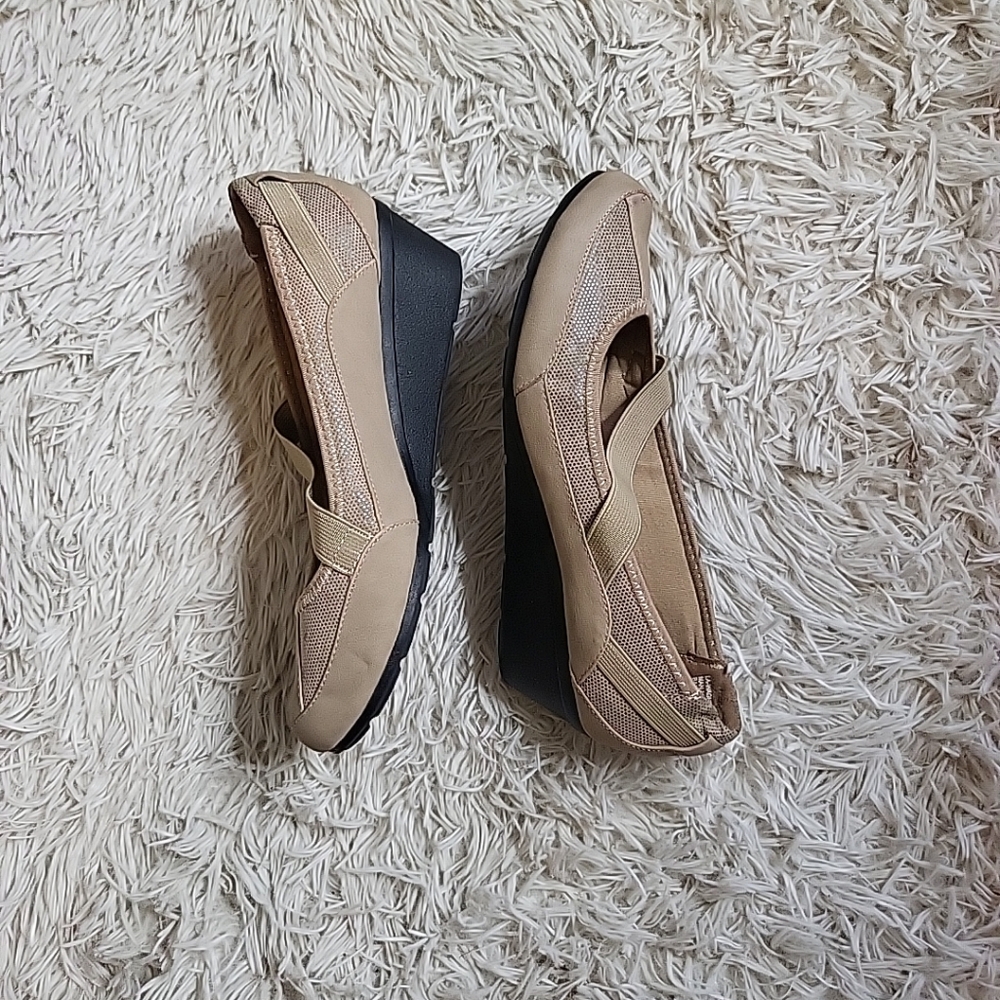 Laura Ashley LA Wagner Tan Nude Beige Wedge Shoes w/ Elastic Strap - 6.5 M - Picture 3 of 12